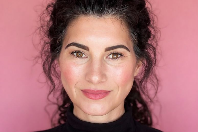 Am Foto ist Barbara Weiser eine Frau mit dunklen Haaren zu sehen. Sie ist die neue Wirtschaftsdirektorin von St. Virigl