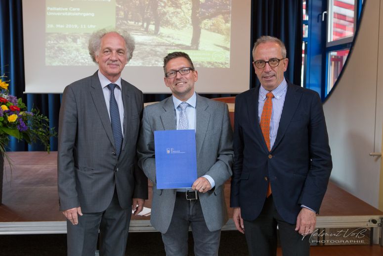 v. l. n. r. Peter Braun, St. Virgil, Leitungsteam Palliative Care, Markus Starklauf, Leiter der Hospizakademie Bamberg, Michael Nake, Kanzler der Paracelsus Medizinischen Universität, Salzburg